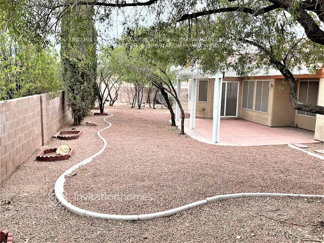 Building Photo - 4536 Mancilla St