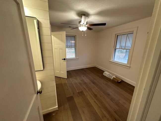 Building Photo - 3 Bedroom Newly Renovated Home in Central SC