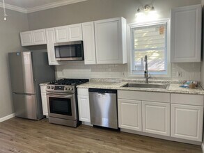 Building Photo - 128 Penn St