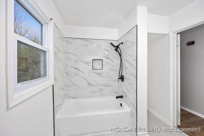 Building Photo - 945-947 Lancashire Ct SE