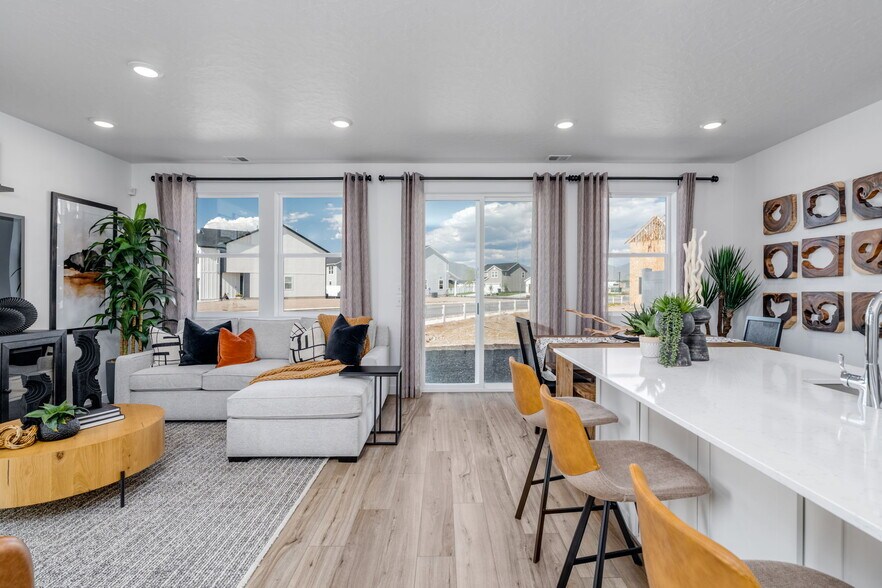 Building Photo - 1566 N Summer Spgs Cv