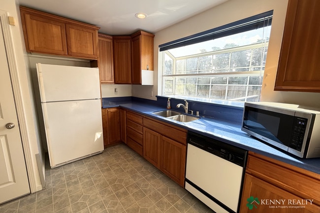 Building Photo - Spacious 3-Bedroom Home in Desirable Neighborhood in South San Francisco