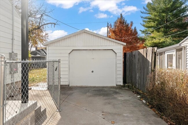 Building Photo - West Clark Street