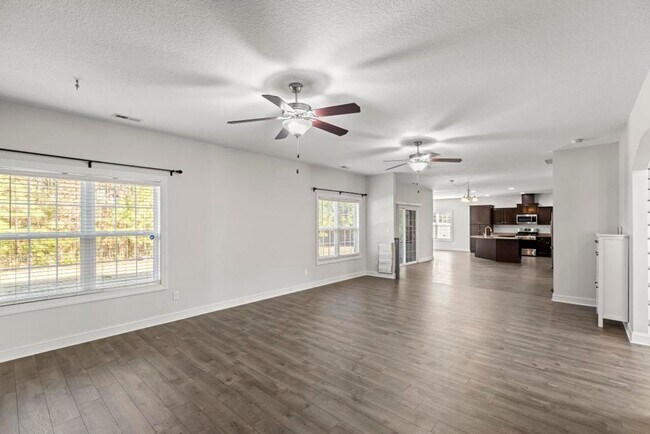 Building Photo - Gorgeous Home Offering Over 3000 HSF!