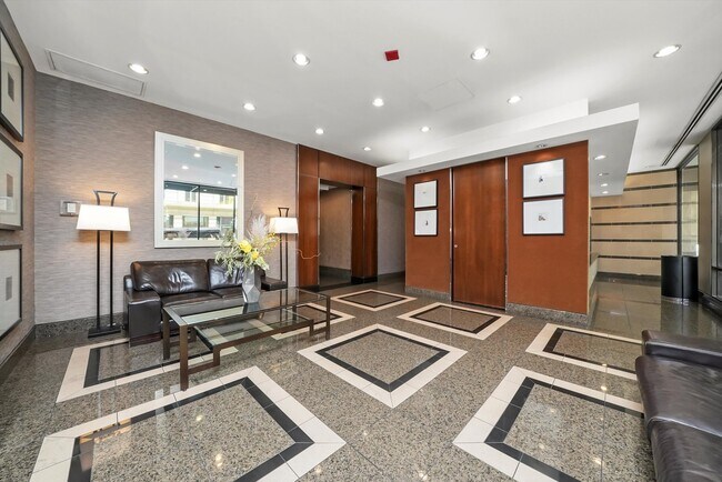 Building Photo - 30 E Huron St