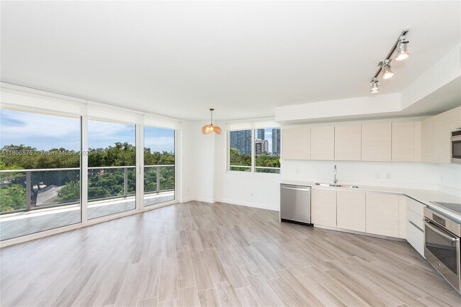 Primary Photo - 4250 Biscayne Blvd