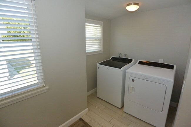 Building Photo - Charming 2 BD + Office, 1 BA Single Family Home, Eastside Costa Mesa