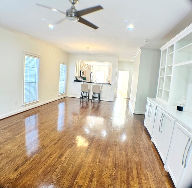 Building Photo - 913 Birdsall St