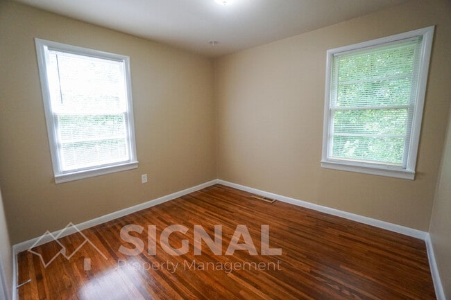 Building Photo - 1901 Buttercup Dr