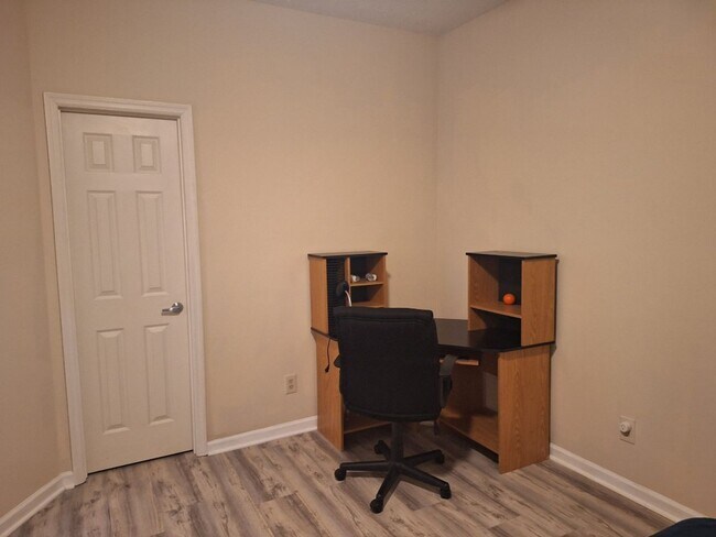 Building Photo - One level living in NorthWest Knoxville