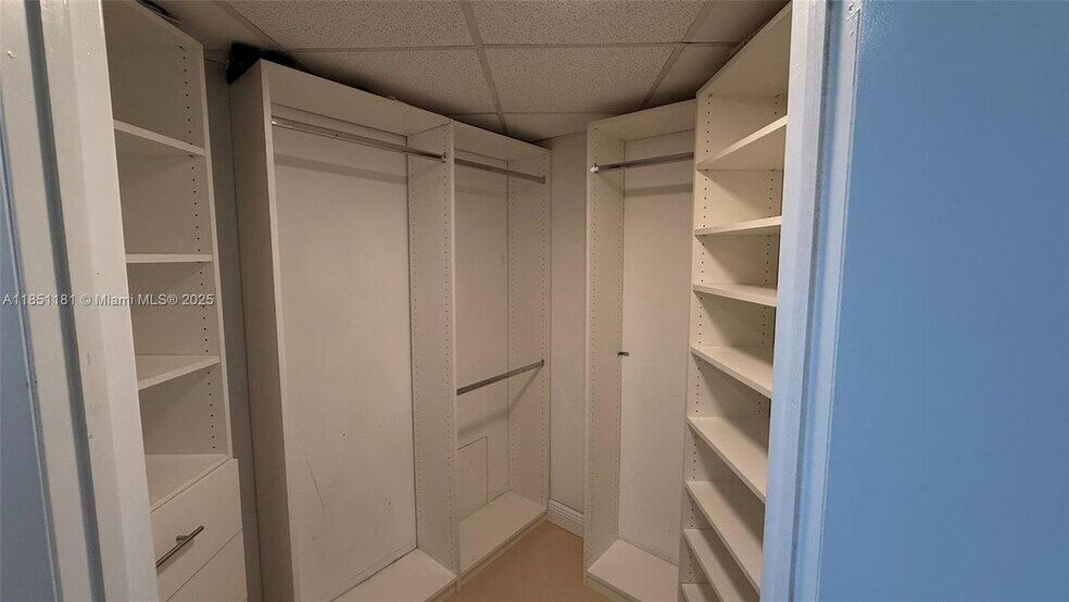 Building Photo - 475 Brickell Ave