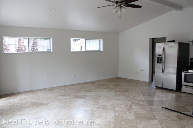 Building Photo - 856 Capri Rd