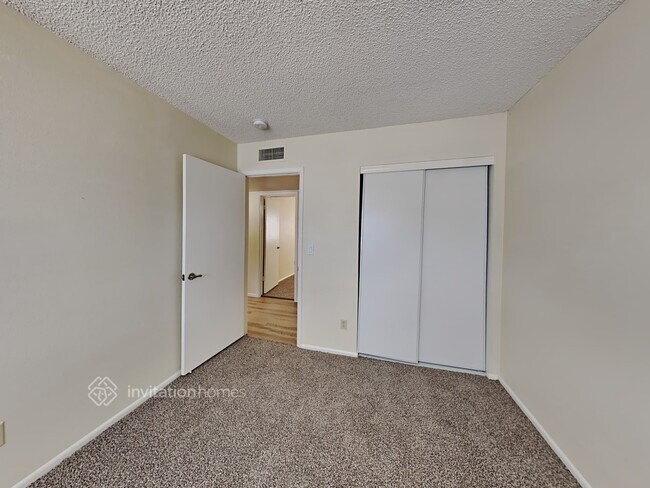 Building Photo - 4707 W Villa Maria Dr