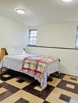 Building Photo - 1405 Pleasant Valley Dr