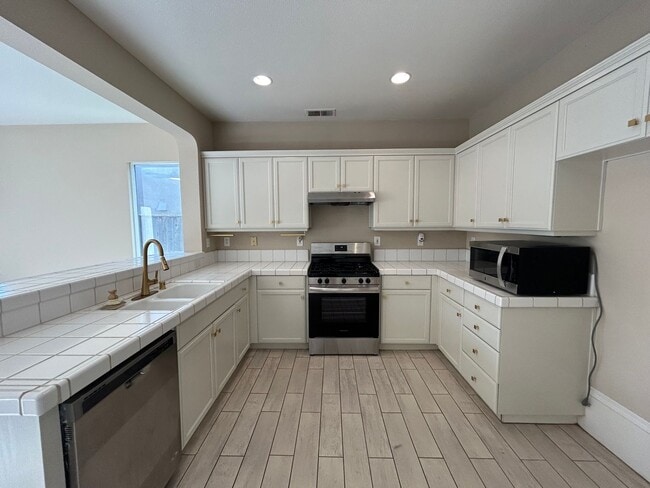 Building Photo - 4113 Piccadilly Ln