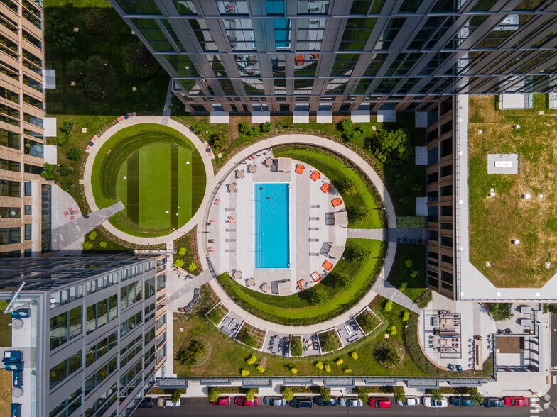 Building Photo - Porte