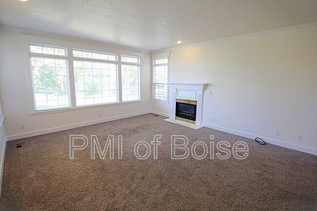 Building Photo - 85 S Linder Rd