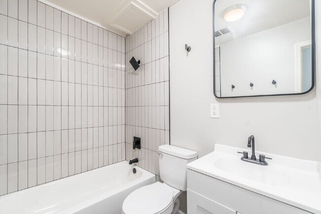 Building Photo - FREE 1 Month Rent! Renovated 2BR Near Children’s Hospital & German Village