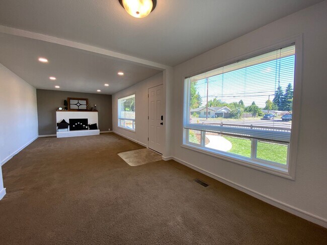 Building Photo - 355irv