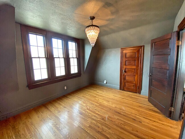 Building Photo - 2445 W 37th Ave