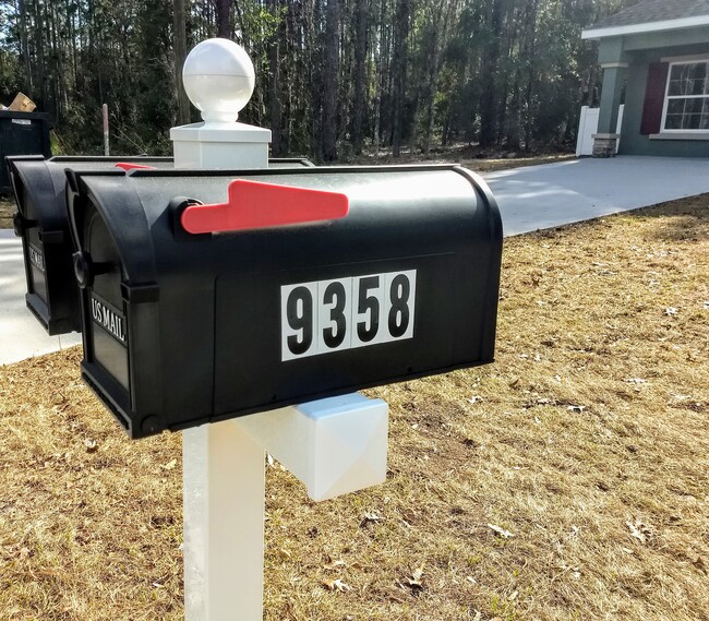 Mailbox - 9358 N Peachtree Way