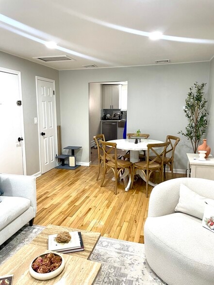 100% High Grade Natural Hardwood floors - 100 Lakeview Ave