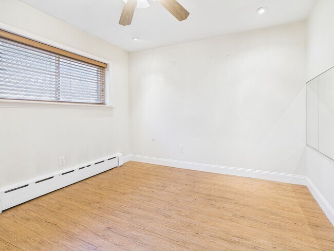 Building Photo - 557 N 16th St