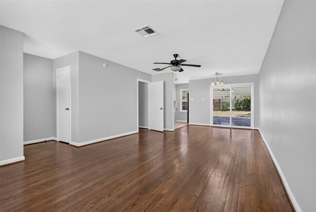 Building Photo - 1409 Wycliffe Dr