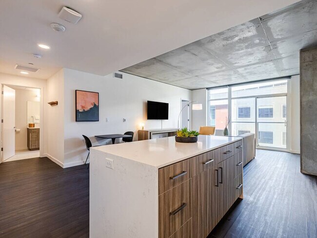 Building Photo - 1550 NW Naito Pkwy