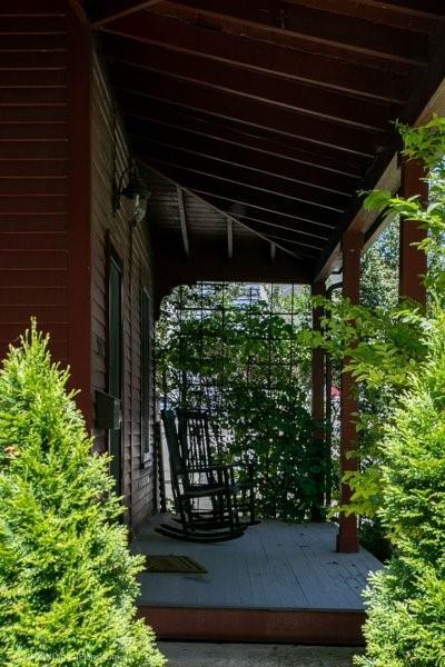 Building Photo - 300 Broadway