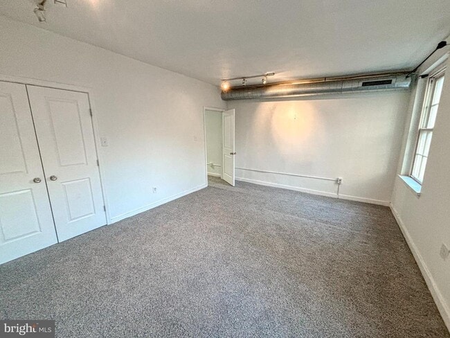 Building Photo - 212 Race St