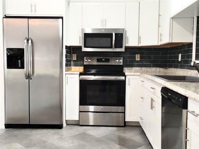 Building Photo - 6241 SW 104th Ln