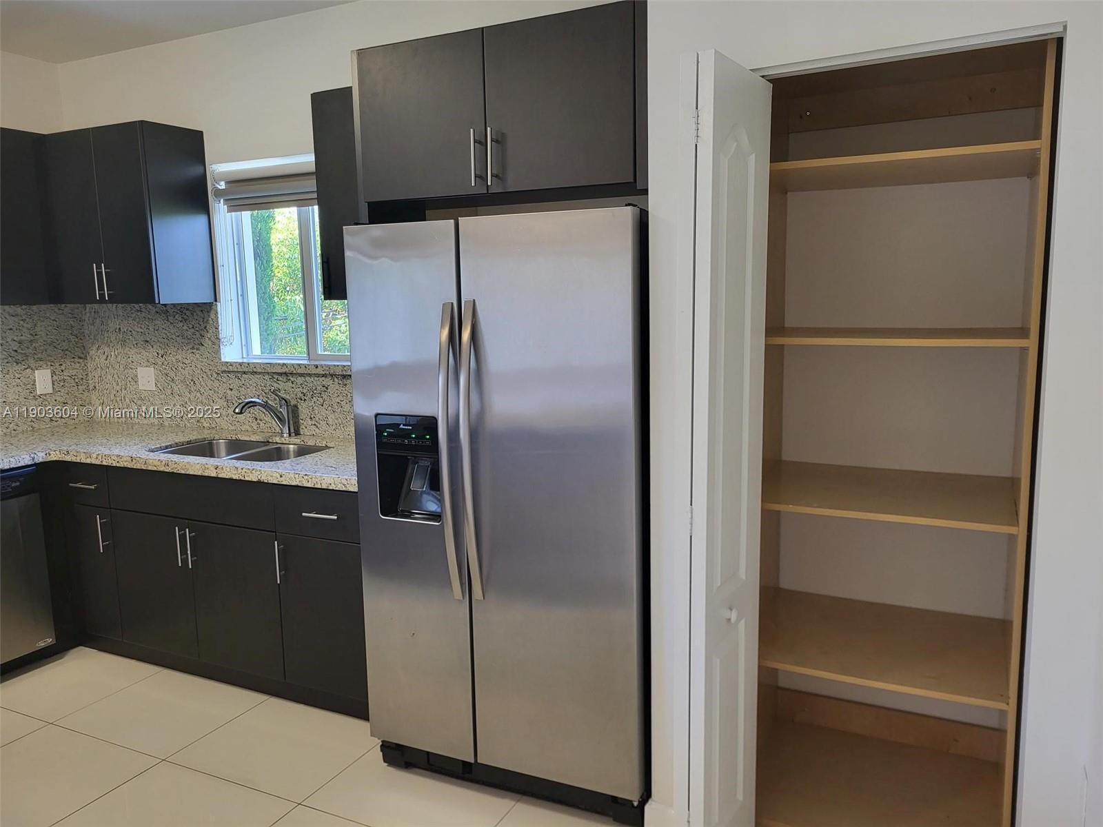 Building Photo - 1027 SW 11th Ave