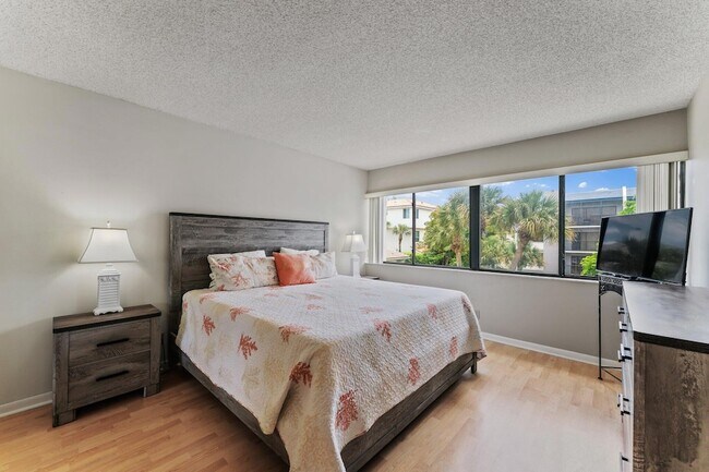 Building Photo - 1605 S US Hwy 1