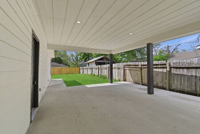 Building Photo - 7040 Kinney St