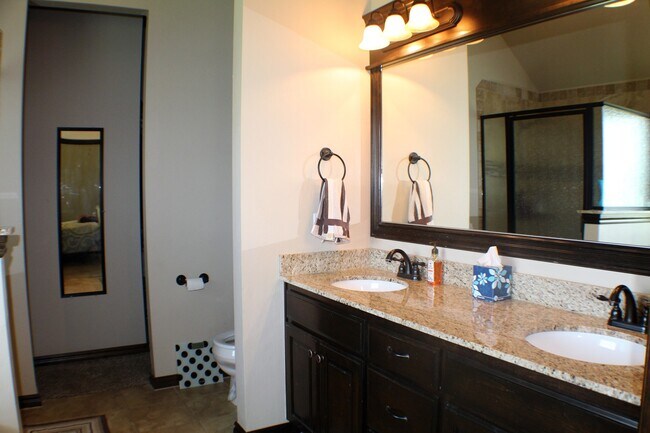 Building Photo - 4904 SW 122nd Terrace