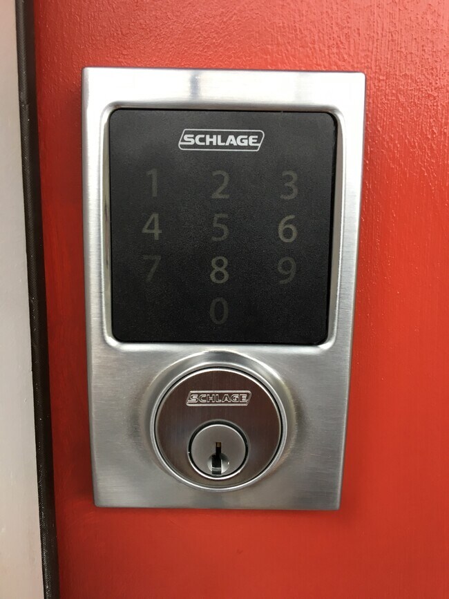 Building Photo - 609 N 48th St