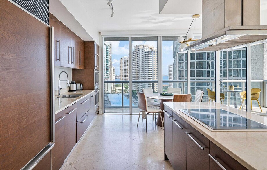 Building Photo - 485 Brickell Ave