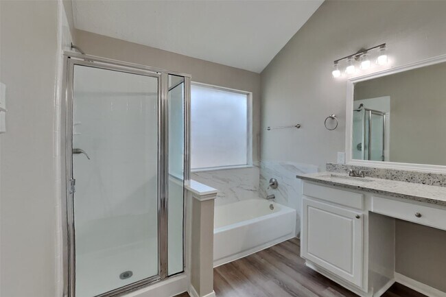 Building Photo - 2114 Blossom Creek Dr