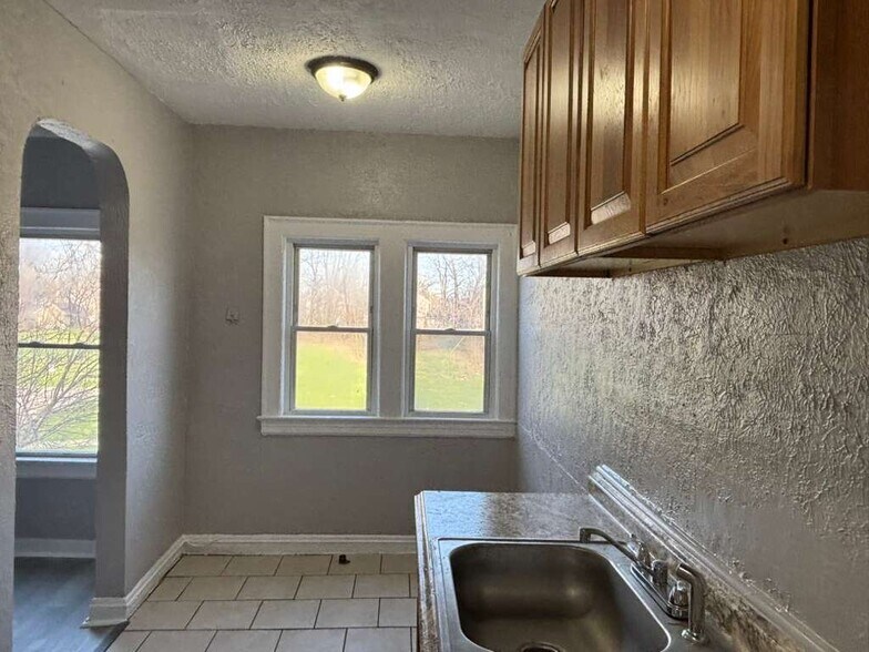 Building Photo - 848 Linn Dr