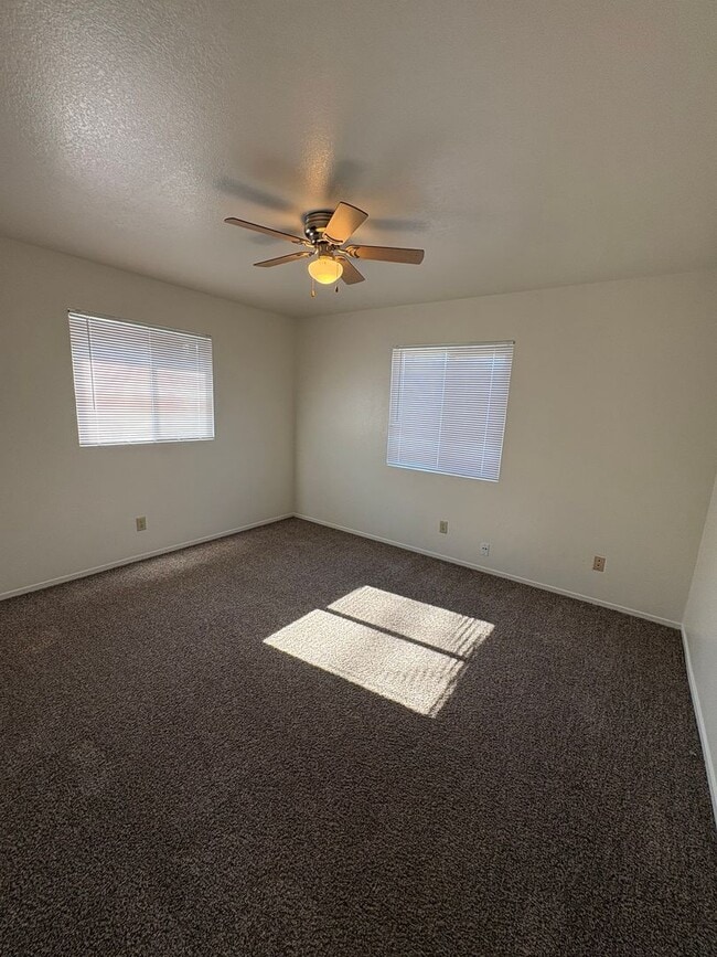 Building Photo - 700-710 E Tulare Ave