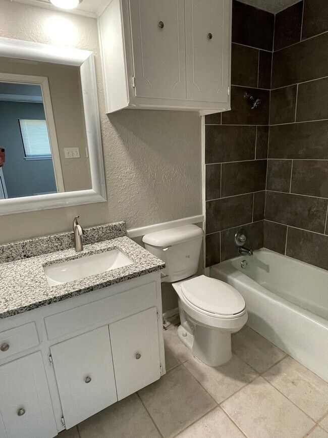 Building Photo - 6917fre