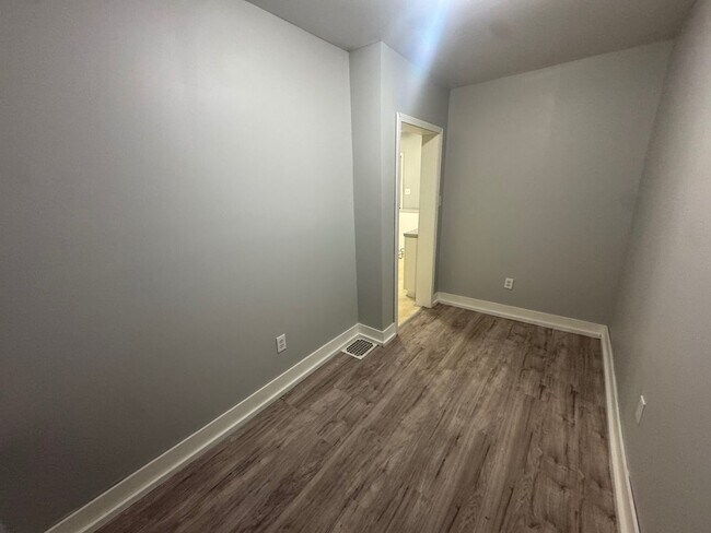 Building Photo - 7602 Wentworth Ave