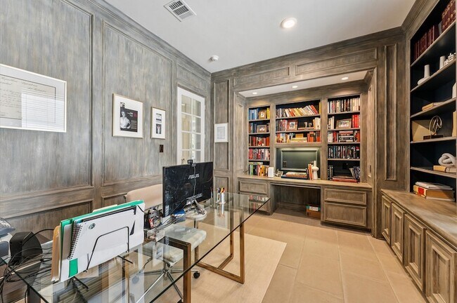 Building Photo - 7 Marilane St