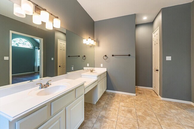 Building Photo - 3517 Oak Landing