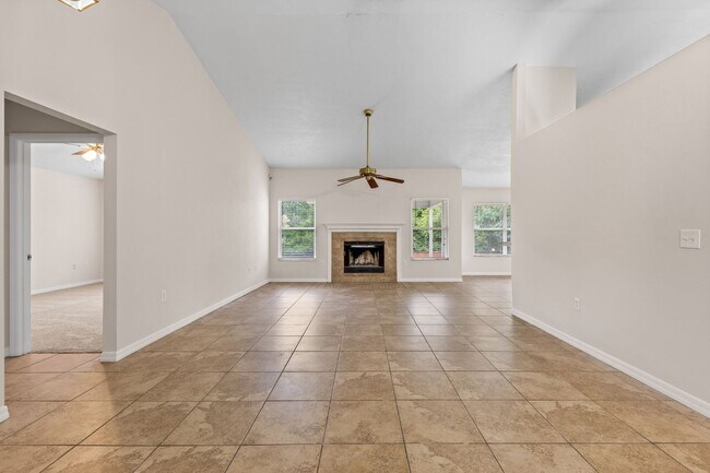Building Photo - 3 Bedroom, 2 Bath Home in Broadmoor