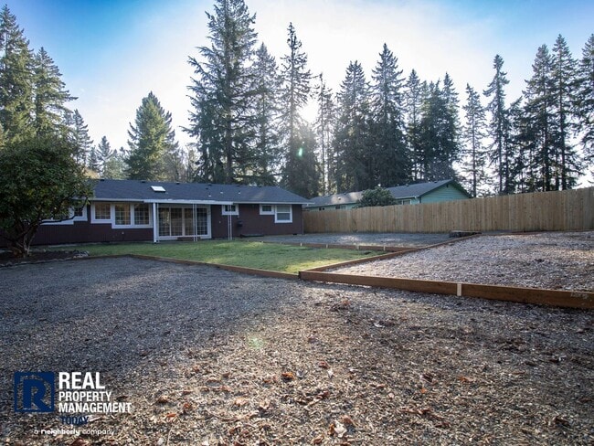 Building Photo - Beautifully Updated 3 Bedroom Rambler!