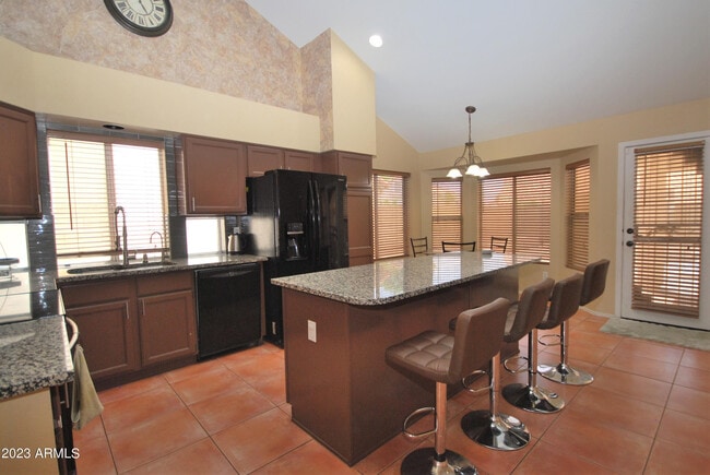 Building Photo - 1227 E Glenhaven Dr
