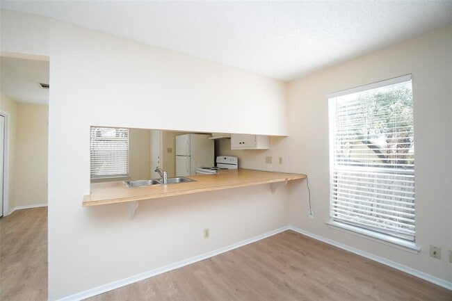 Building Photo - 3305 Dunliegh Dr