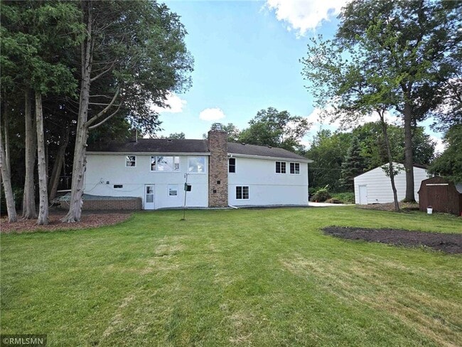 Building Photo - 3311 Interlachen Dr NE